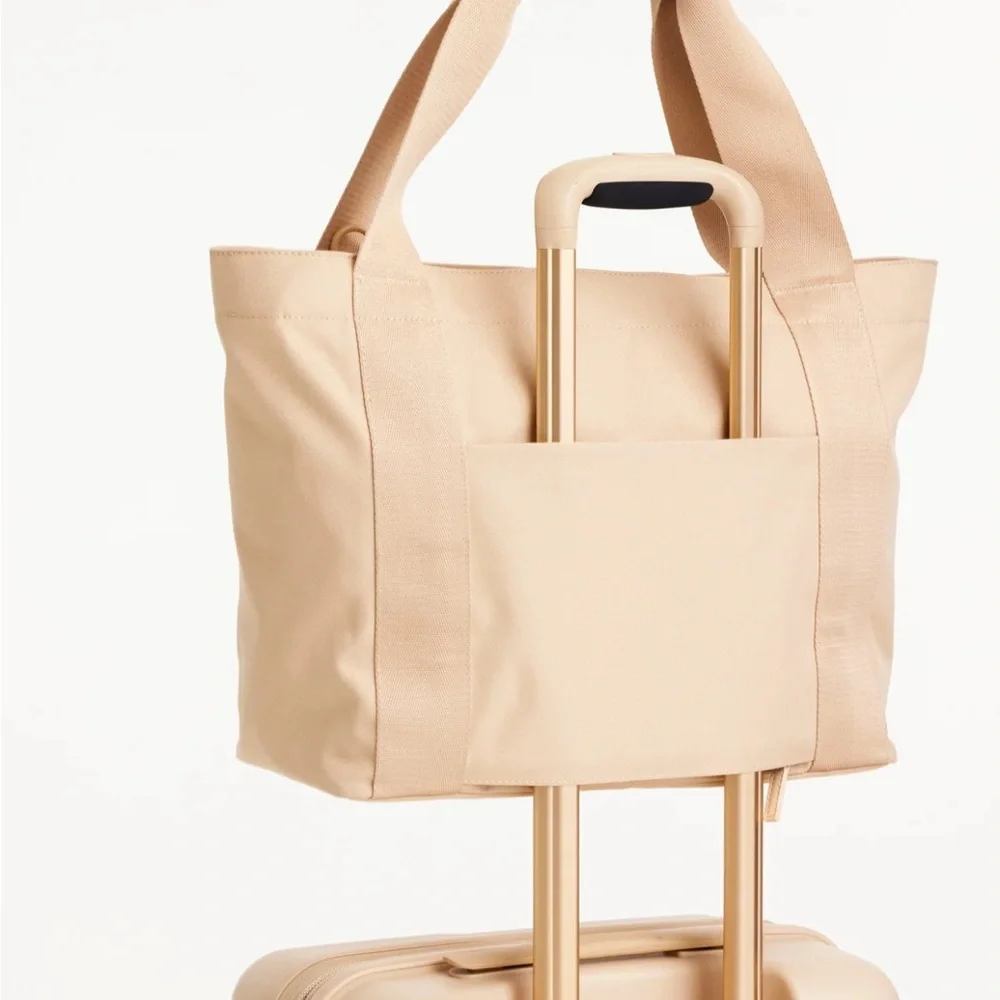 BEIS The BÉISics Tote
in Beige - Picture 2 of 8